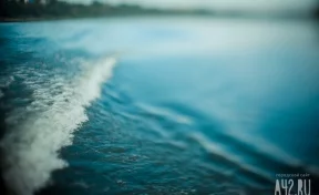 Накрыло волной: искавшая красивое место для селфи девушка утонула в Приморье