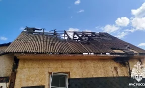 В Кемерове пожарные спасли трёх детей из горящего дома