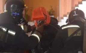 В Кузбассе из загоревшегося дома спасли женщину