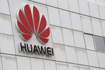 Фото: Американская почтовая компания отказалась доставить смартфон Huawei в США  1