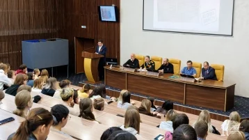 Фото: В Кемерове для студентов КемГУ провели встречу с ветеранами СВО 1