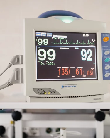 В Москве женщина, пережившая клиническую смерть у косметолога, умерла