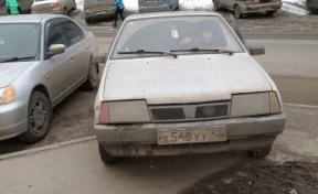 Автоледи в Кемерове оштрафовали за парковку на тротуаре