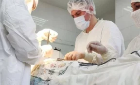 В Кузбассе хирурги четыре часа удаляли пациентке огромную грыжу