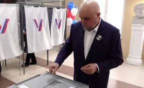 «Важен голос каждого»: губернатор Кузбасса Сергей Цивилёв проголосовал на выборах президента