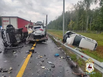 Фото: Цистерна с углекислотой взорвалась после ДТП с автовозом в Нижегородской области 1
