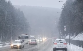 На дорогах снежные заносы: кузбассовцев предупредили об ухудшении погоды
