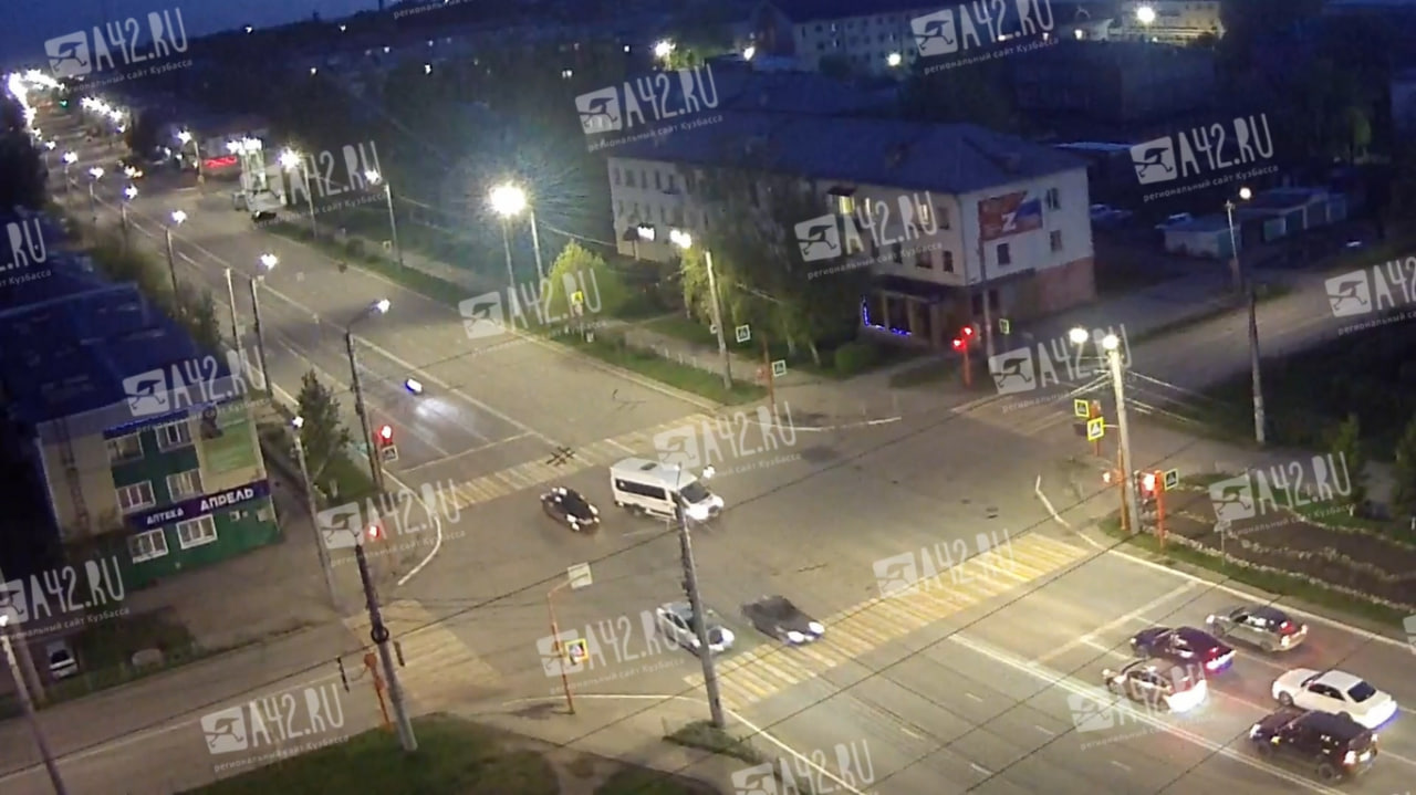Момент смертельного ДТП с мотоциклистом в Ленинске-Кузнецком попал на камеру