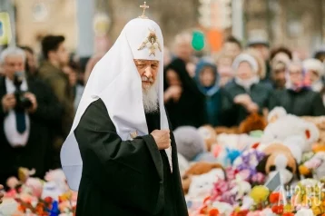 Фото: Патриарх Кирилл посетил народный мемориал жертвам трагедии в «Зимней вишне» 1