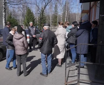 Фото: Мэр Междуреченска рассказал о ходе работ в пятиэтажке со сгоревшей крышей 1