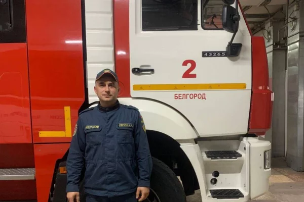 В Белгородской области пожарный спас девушку во время обстрела