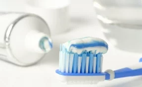 Стоматолог рассказала, как в домашних условиях удалить зубной налёт