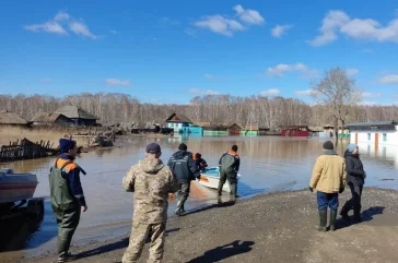 Фото: Подтоплены 16 домов, эвакуированы 30 человек: паводковая ситуация ухудшилась в Чебулинском округе 2