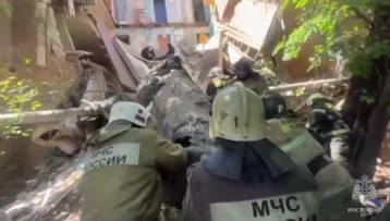 Фото: При обрушении части подъезда дома в Астрахани пострадали 3 человека 1