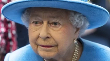 Фото: Елизавета II потребовала, чтобы Меган Маркл вернула все королевские украшения 1