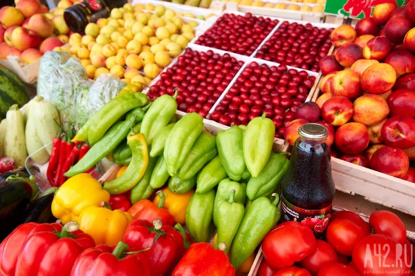 В Кузбассе из оборота изъяли 130 килограммов непонятных овощей и фруктов