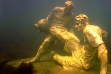 Фото: Кокорина и Мамаева увековечили в подводной скульптуре 1