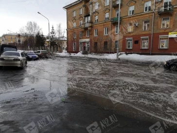 Фото: Кемеровчане возмущены затопленной улицей в центре города 3