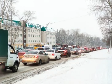 Фото: Половина кемеровчан опоздала на работу из-за многокилометровых пробок в городе 4