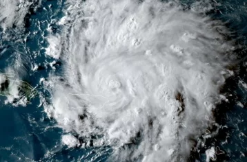 Фото: Ураган «Дориан» в Атлантическом океане усилился до максимальной категории 1