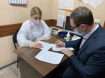 Фото: В Кузбассе ещё один глава территории поставил прививку от коронавируса 2