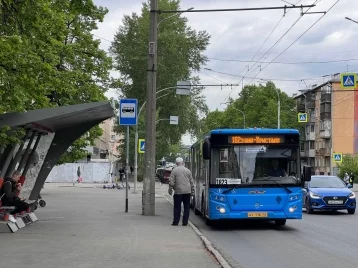 Фото: По просьбам жителей: в Кемерове автобус №182э начнёт останавливаться у «Космоса» 1
