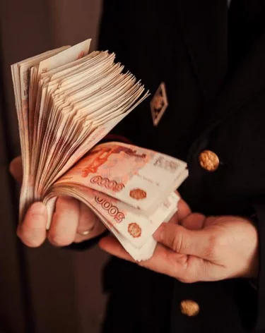 В Краснодарском крае дочь и пасынок похитили у участника СВО 2,3 млн рублей