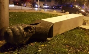 В Хорватии памятник антифашисту сломал ногу повалившему его вандалу 