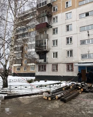 Фото: В Новокузнецке расселили подъезд многоэтажного дома, где взорвался сейф 1