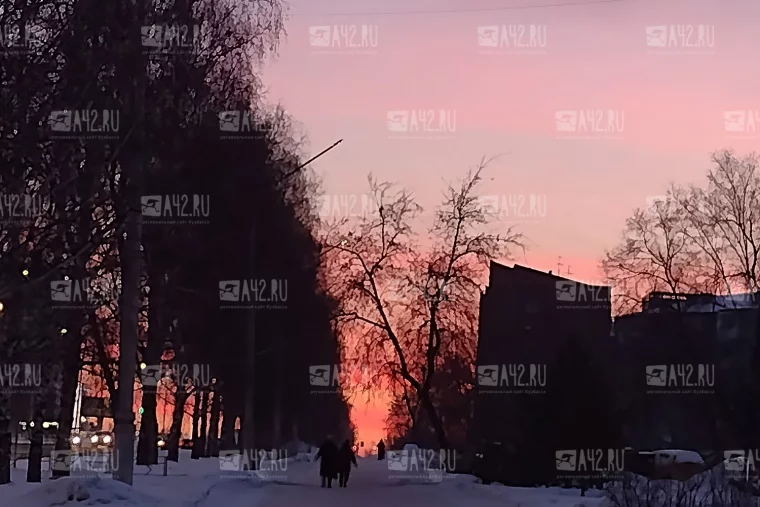 Фото: Кемеровчане делятся фото красных облаков: какие погодные перемены ожидаются 3