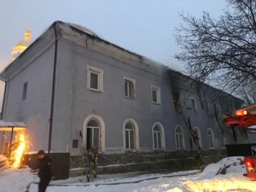 Фото: В Киеве загорелось одно из зданий Киево-Печерской лавры 2