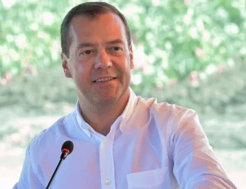 Фото: Медведев не отрицает переход на четырёхдневную рабочую неделю 1
