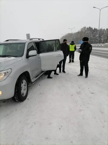 Фото: У кемеровчанина арестовали Toyota Land Cruiser за долг приятелю в 2 млн рублей 1