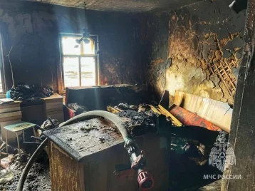 Фото: Отец и сын вернулись в горящий дом за вещами и погибли 1