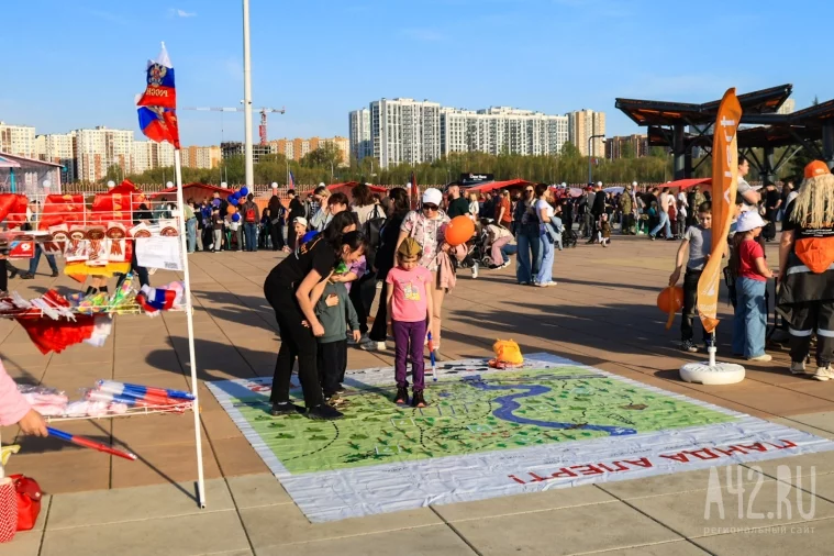 Фото: От торжественного парада до салюта над Московской площадью: как Кемерово отметил 81-ю годовщину Великой Победы 117