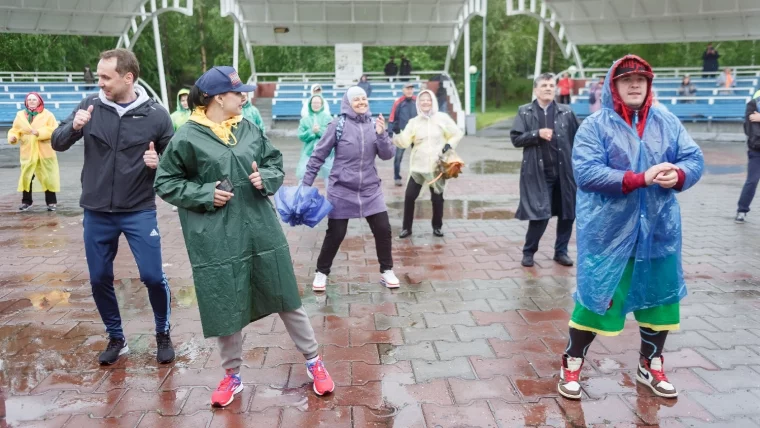 Фото: Бегать — легко: как в Кемерове прошёл «Зелёный марафон-2021» 10
