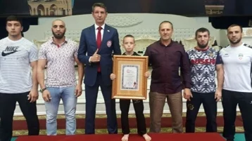 Фото: 10-летний чеченец установил новый рекорд по отжиманиям  1