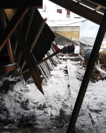 Фото: В Новокузнецке проверят подрядчика после обрушения отремонтированной крыши 1