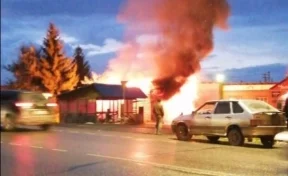 Серьёзный пожар в магазине под Кемеровом сняли на фото