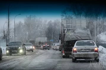 Фото: Авария вызвала пробку на проспекте Шахтёров в Кемерове 1