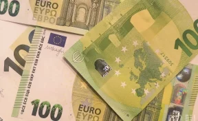 Официальный курс евро упал почти на рубль