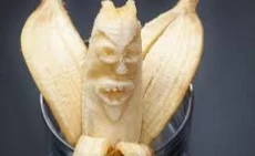 На рынке появится первый съедобный телефон-банан