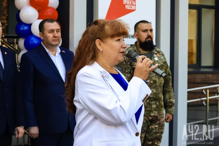 Фото: Огромные букеты, белые банты и первый звонок: как в Кемерове прошло 1 Сентября 36