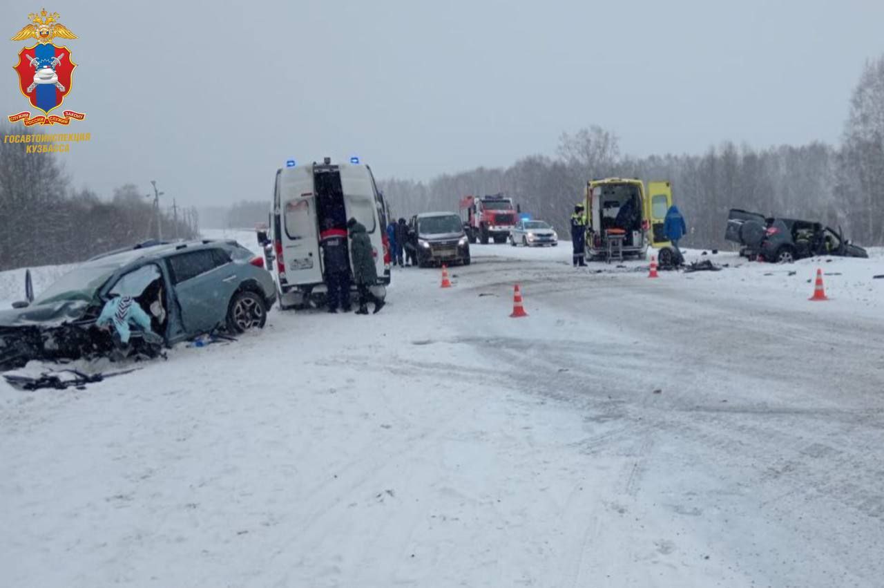 На автодороге в обход Кемерова произошло жёсткое ДТП: пострадали 3 человека