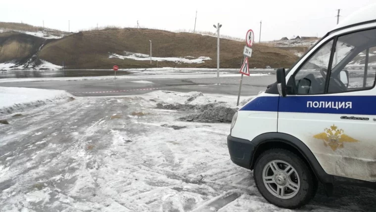 Фото: На кузбасской дороге ограничили движение транспорта в связи с затоплением 2