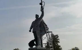 В Кемерове приступили к реставрации монумента Воину-освободителю в Кировском районе