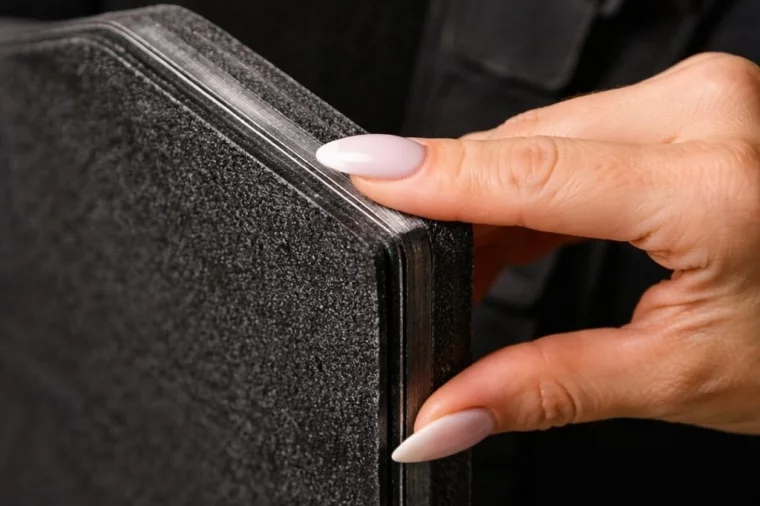 Фото: Пробила бронежилет рукой. Как 50-летнюю новокузнечанку судят за толчок судебного пристава 3