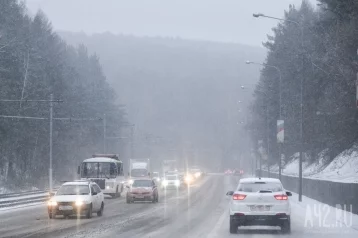 Фото: На дорогах снежные заносы: кузбассовцев предупредили об ухудшении погоды 1