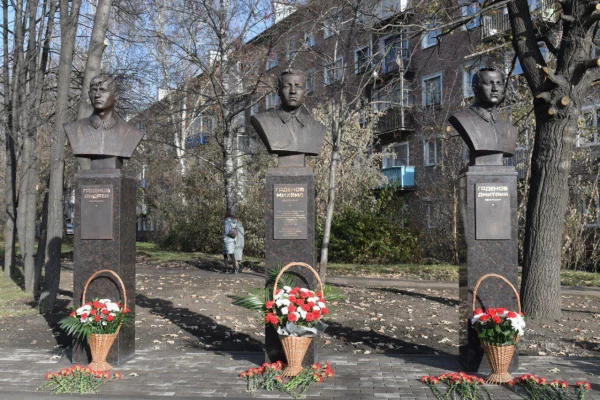 Память о трёх братьях: в Новокузнецке окрыли новый арт-объект