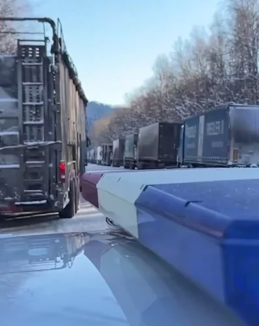В многокилометровой пробке на трассе Р-258 «Байкал» застряли 10 000 машин